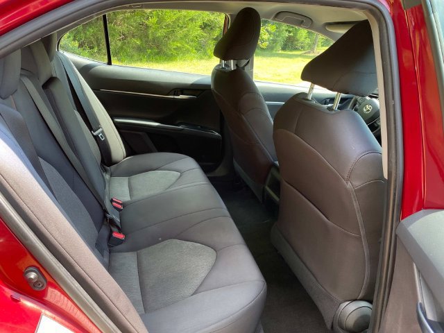 Used 2020 Toyota Camry LE FWD image 32