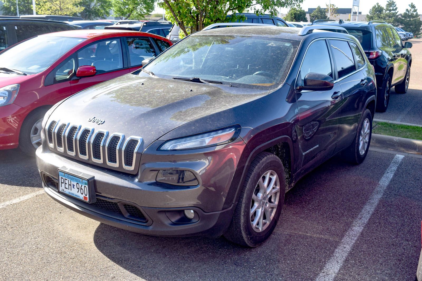 Used 2015 Jeep Cherokee Latitude w/ Cold Weather Group AWD/4WD image 1