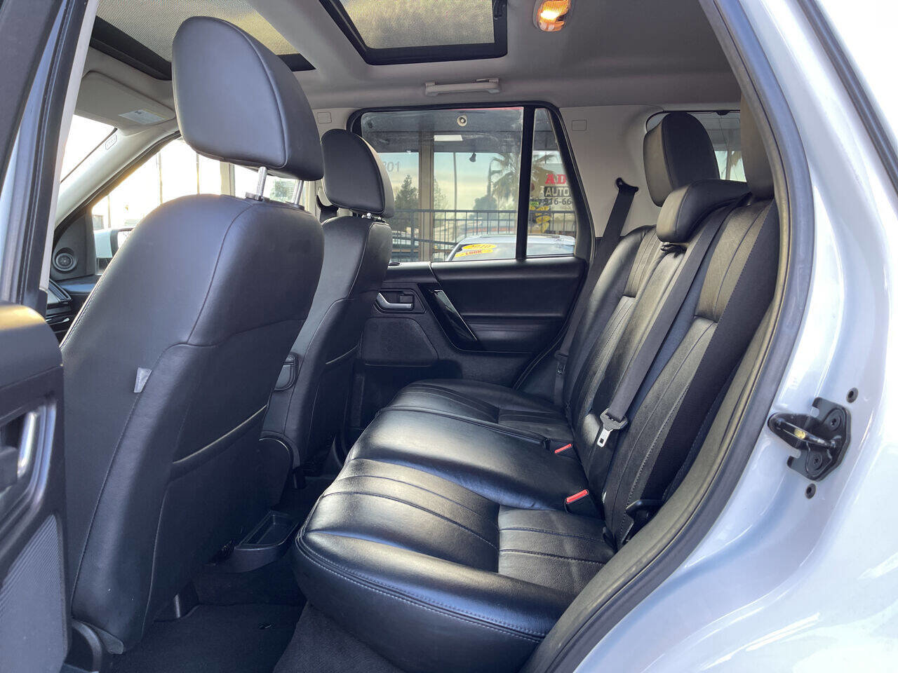 Used 2013 Land Rover LR2 HSE image 11