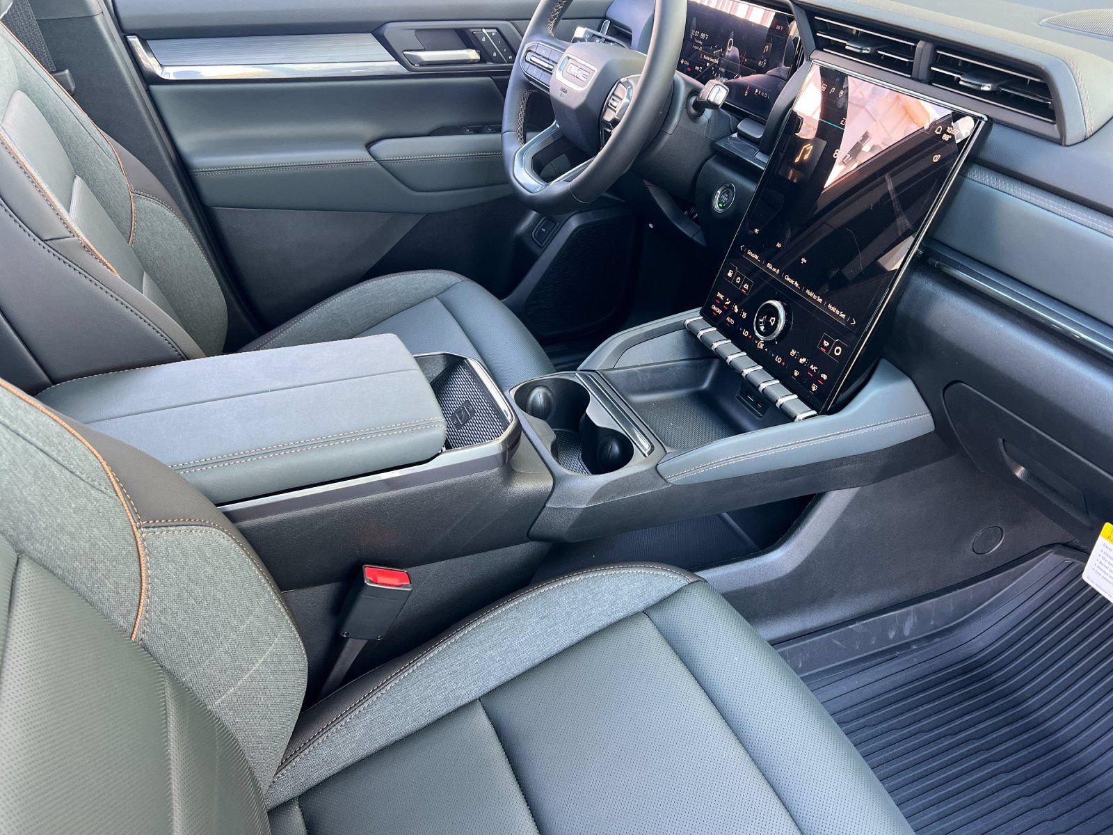 New 2027 GMC Terrain AT4 w/ Convenience Package III AWD/4WD image 15