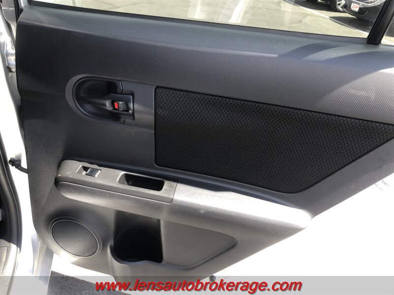 Used 2010 Scion xB FWD image 17