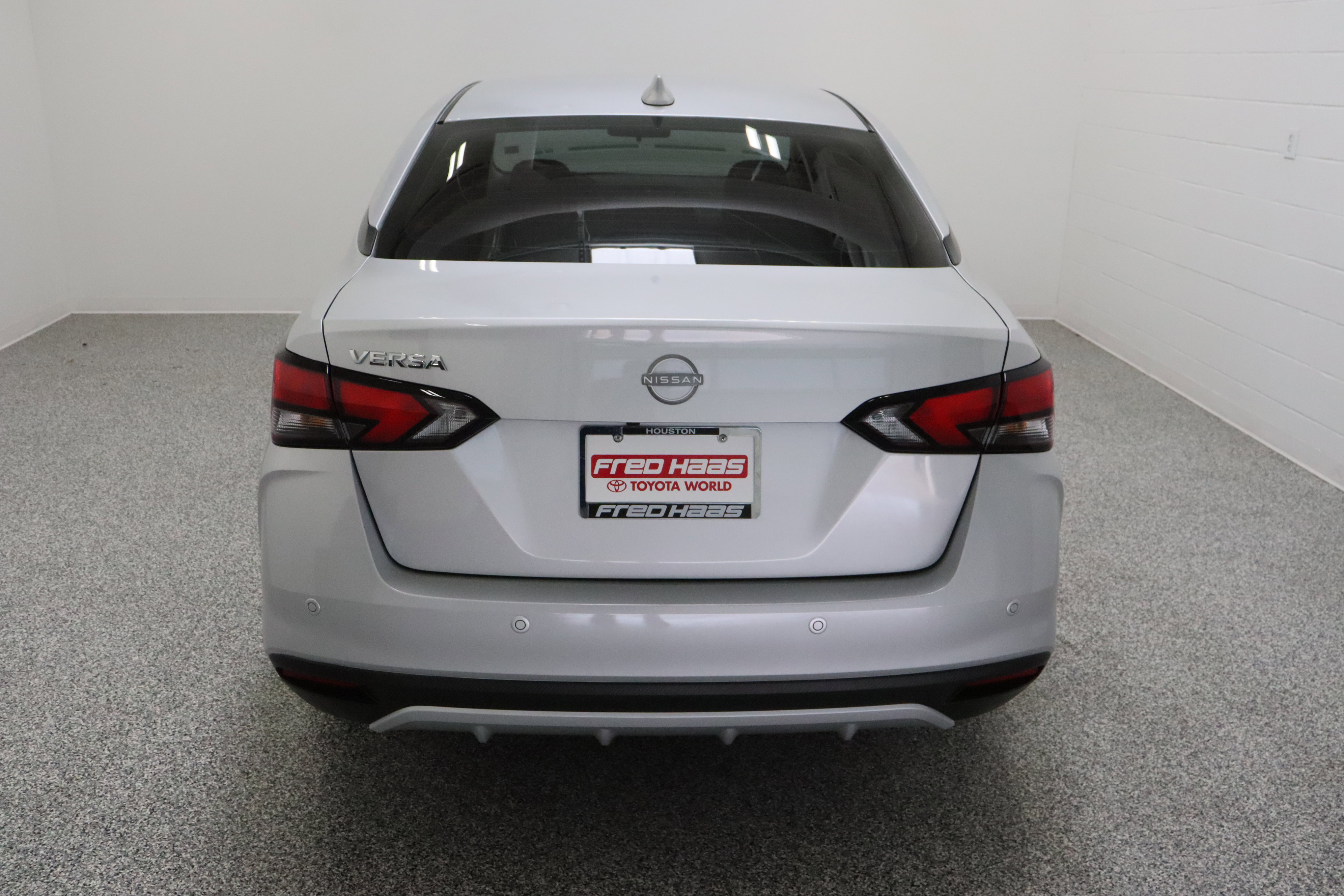 Used 2025 Nissan Versa SV w/ Trunk Package image 8