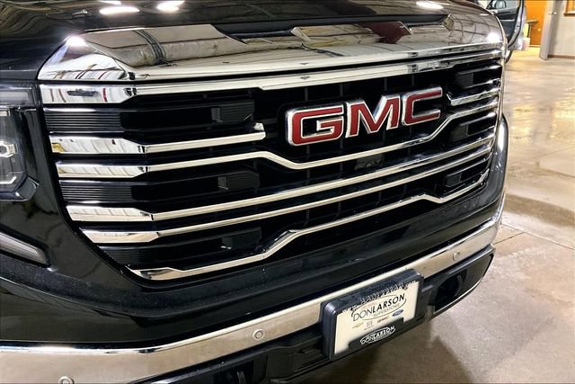 Used 2022 GMC Sierra 1500 SLT w/ SLT Premium Plus Package AWD/4WD image 11