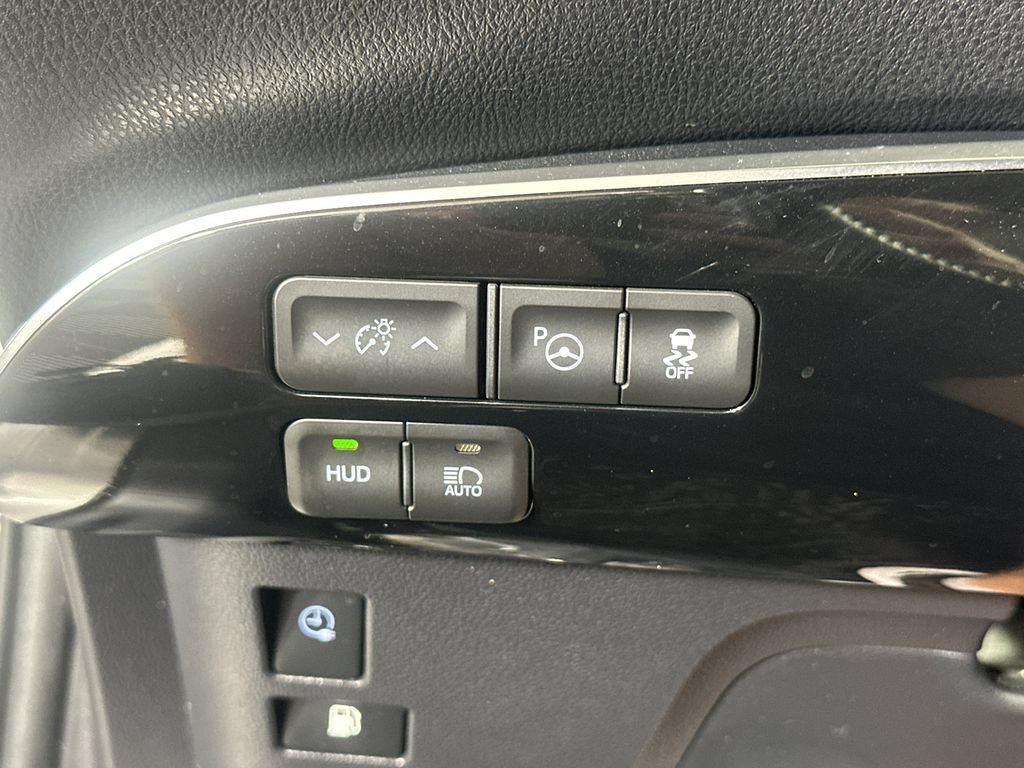 Used 2017 Toyota Prius Prime Advanced FWD image 31