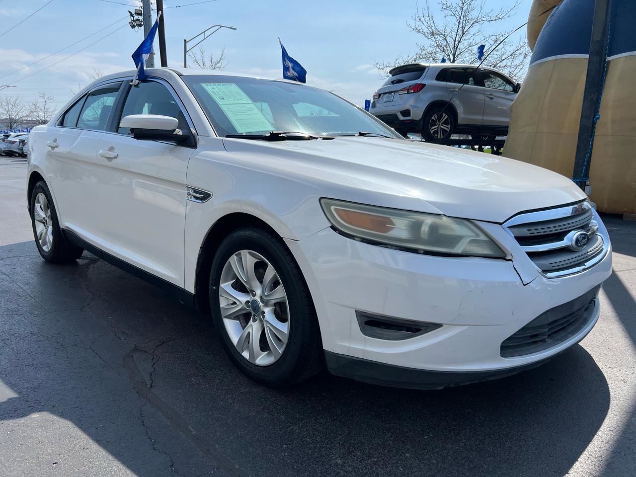 Used 2011 Ford Taurus SEL image 8