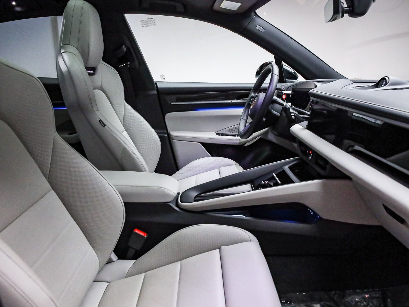 Certified 2025 Porsche Macan 4S Electric AWD/4WD image 18