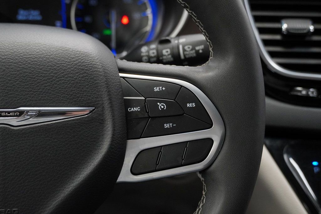 Used 2023 Chrysler Voyager LX image 34