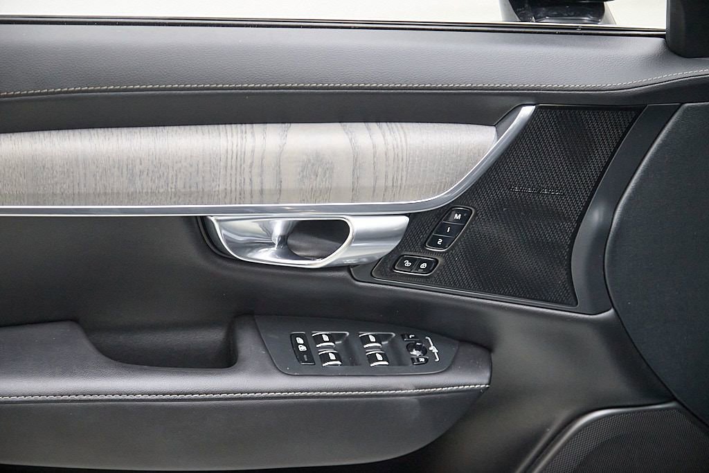 Used 2023 Volvo S90 B6 Ultimate w/ Protection Package Premier image 11