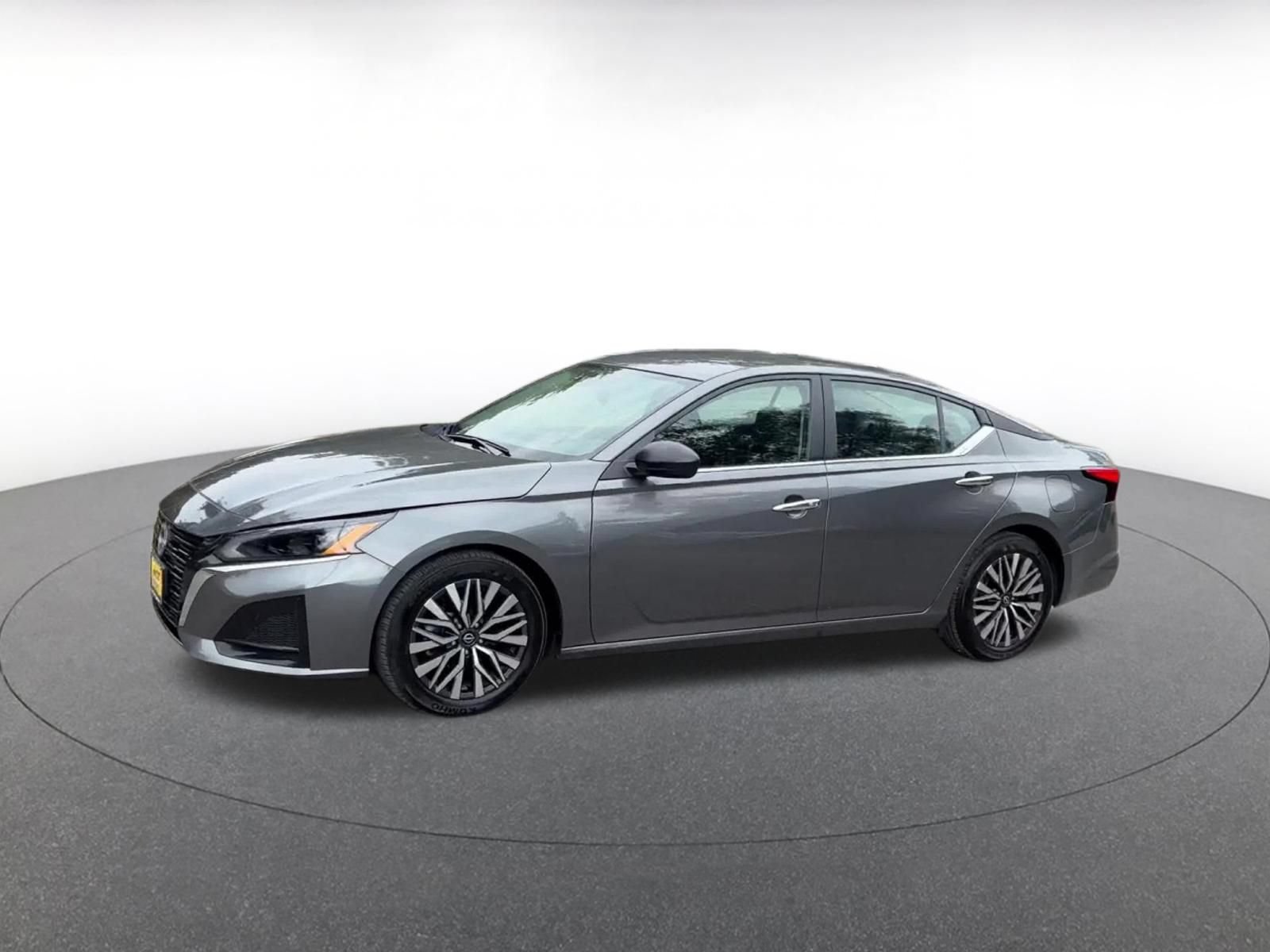 Used 2025 Nissan Altima 2.5 SV FWD image 6