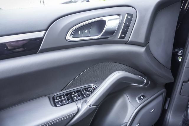 Used 2016 Porsche Cayenne S AWD/4WD image 12
