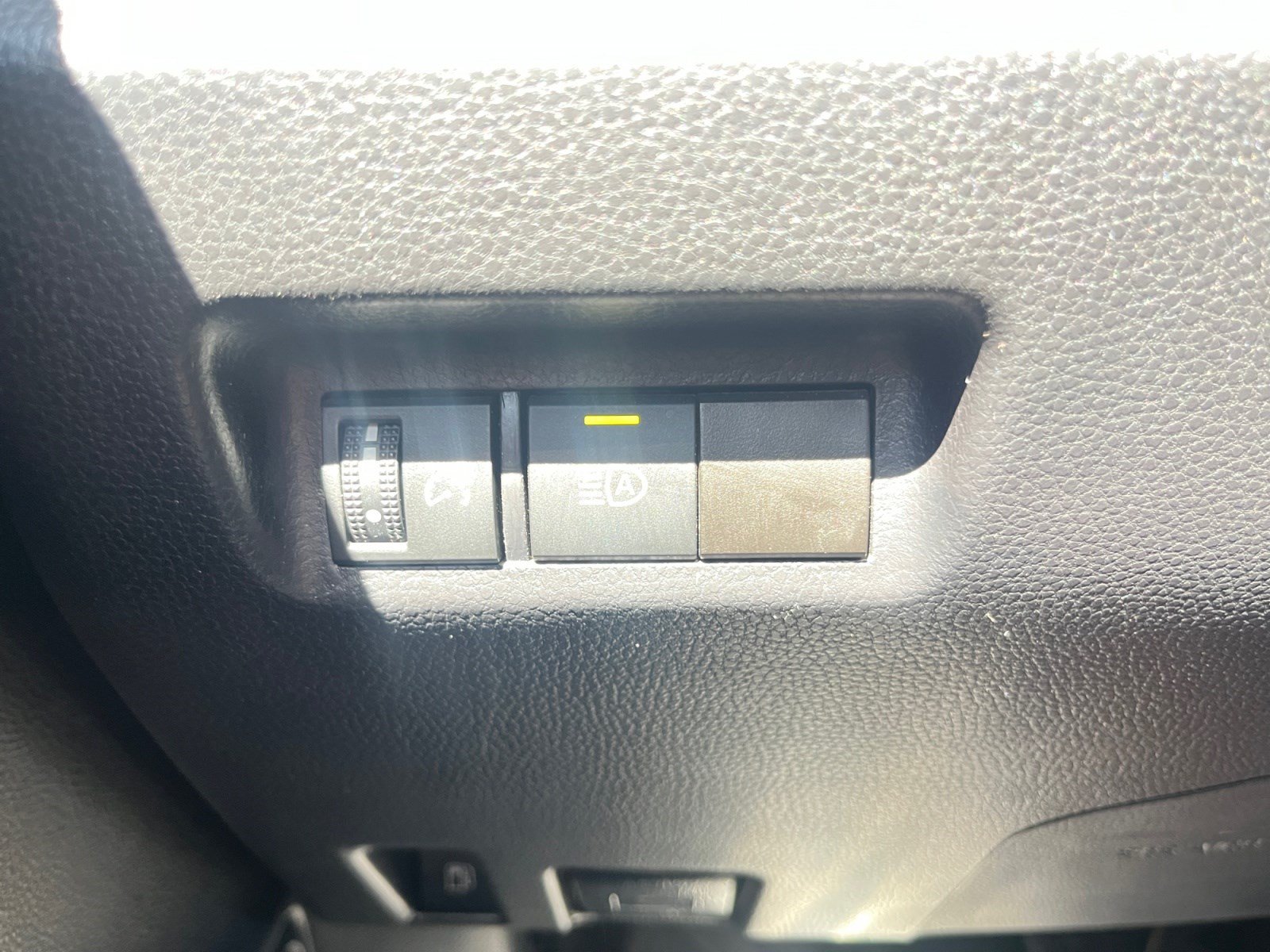 Used 2025 Toyota RAV4 LE AWD/4WD image 33