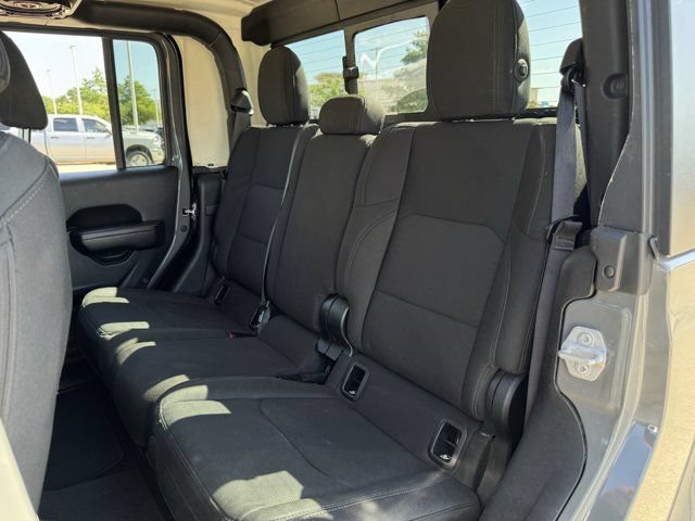 Used 2022 Jeep Gladiator Sport AWD/4WD image 28