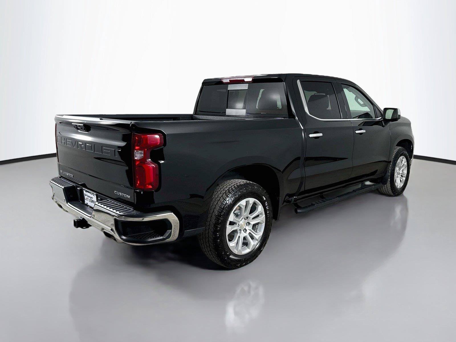 Used 2022 Chevrolet Silverado 1500 LTZ w/ LTZ Premium Package AWD/4WD image 13