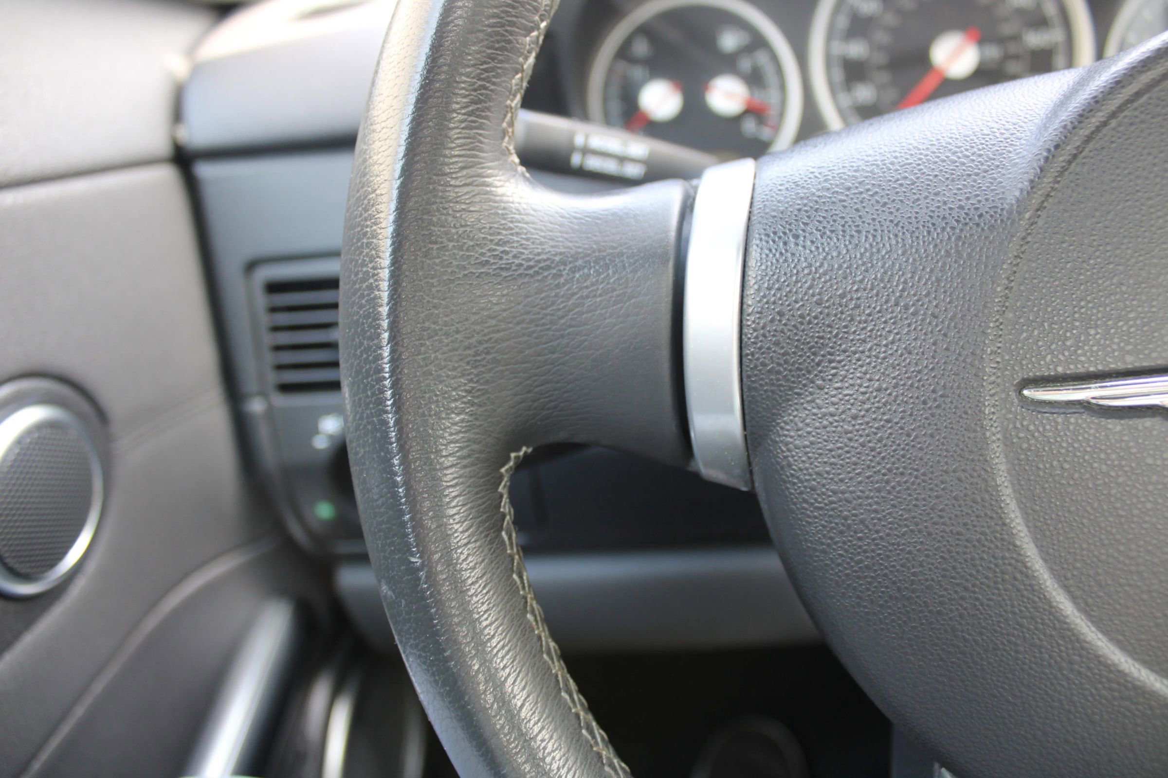 Used 2005 Chrysler Crossfire SRT-6 image 9