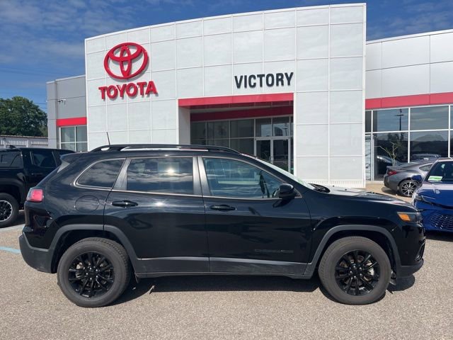 Used 2023 Jeep Cherokee Altitude Lux image 3