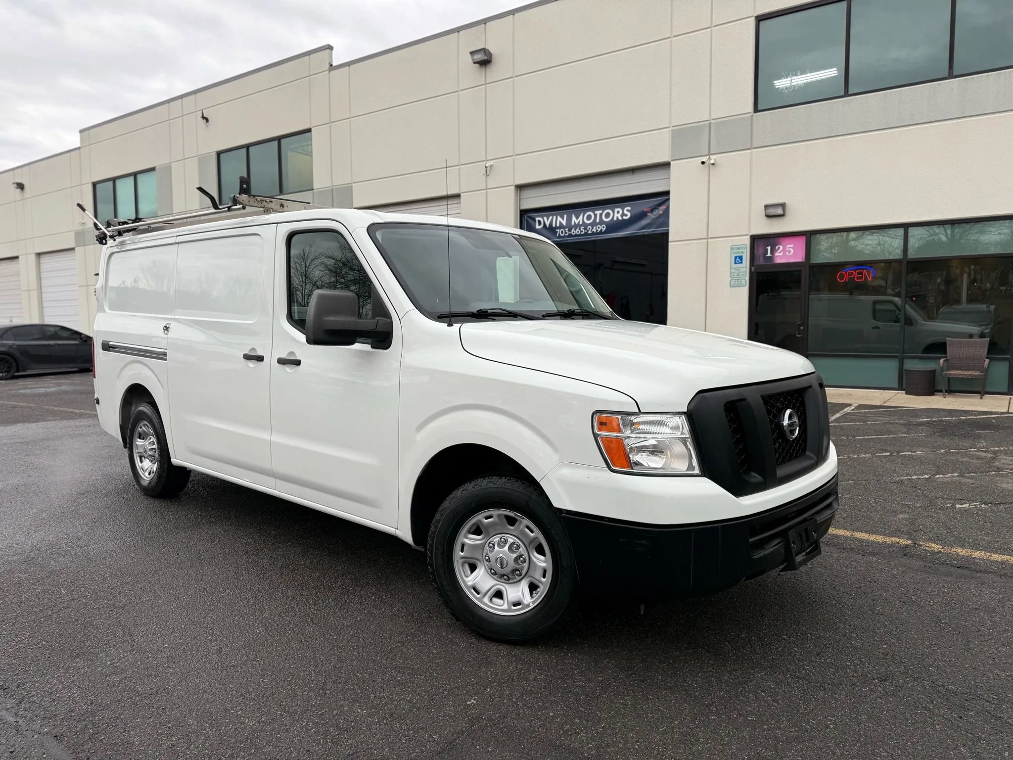 Used 2018 Nissan NV 2500 SV image 2