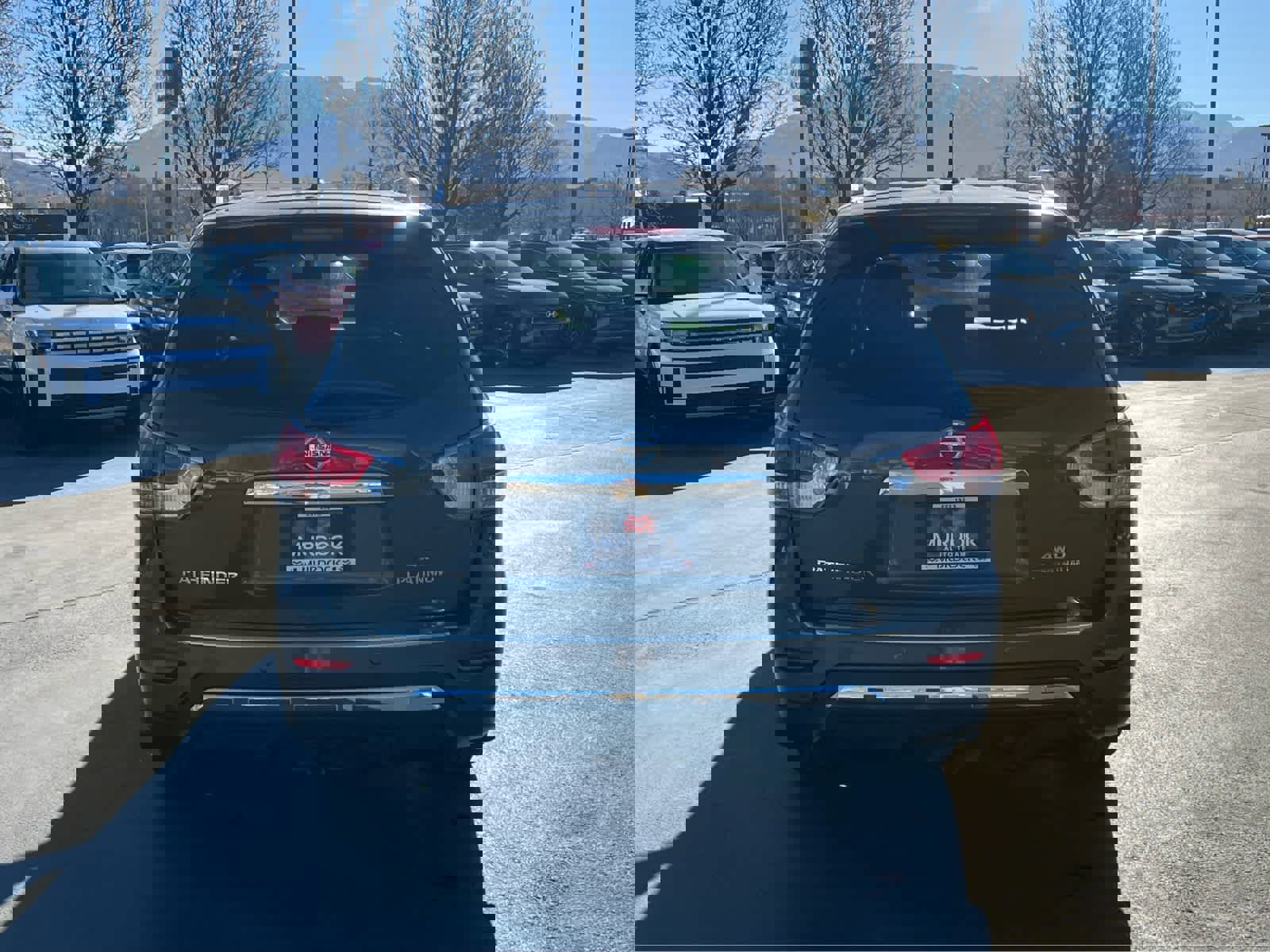 Used 2014 Nissan Pathfinder Platinum image 9