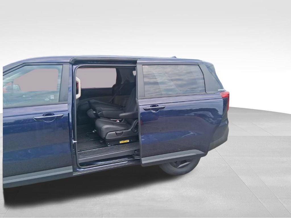 Certified 2026 Kia Carnival FWD image 13