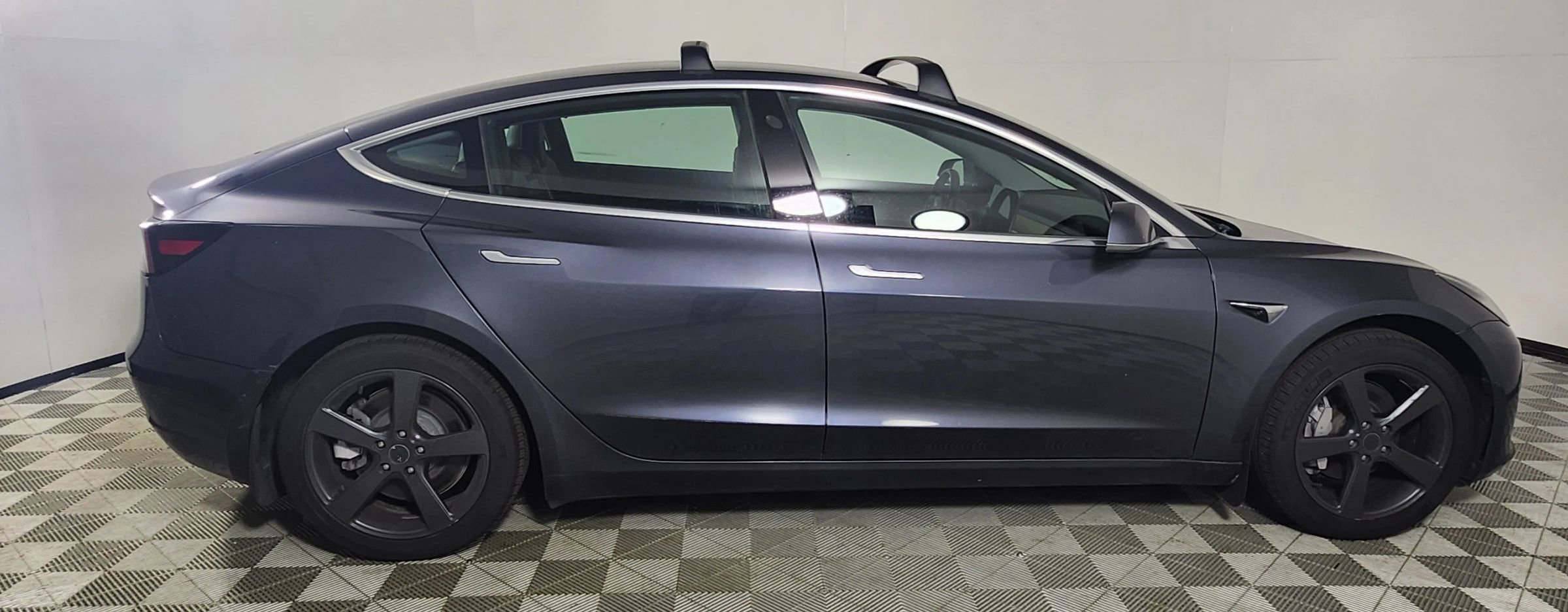 Used 2019 Tesla Model 3 Standard Range image 8