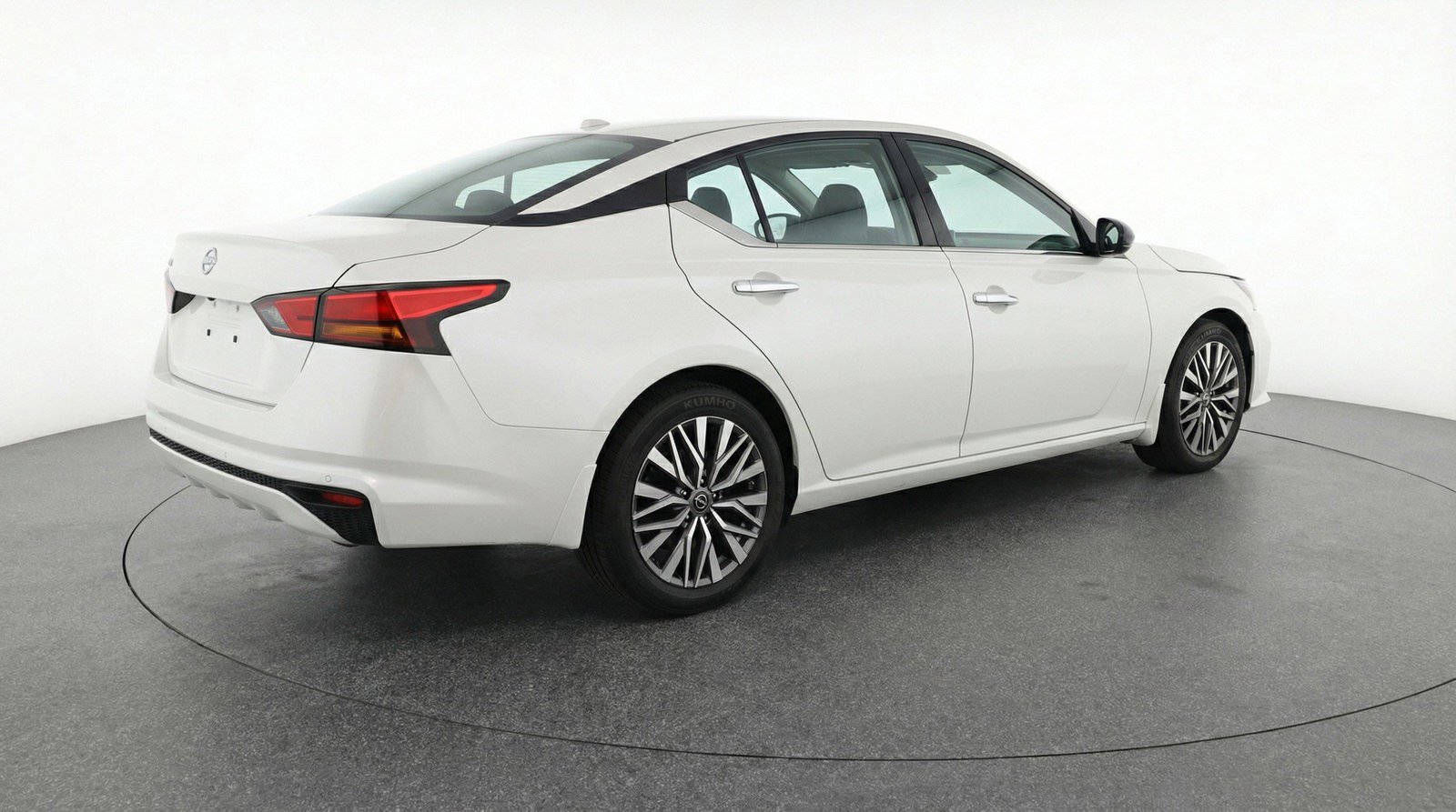 Used 2025 Nissan Altima 2.5 SV image 9