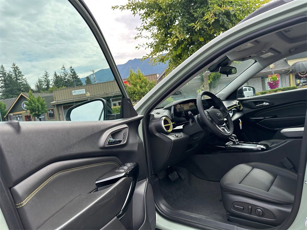 New 2025 Chevrolet Trax ACTIV w/ Sunroof Package image 21