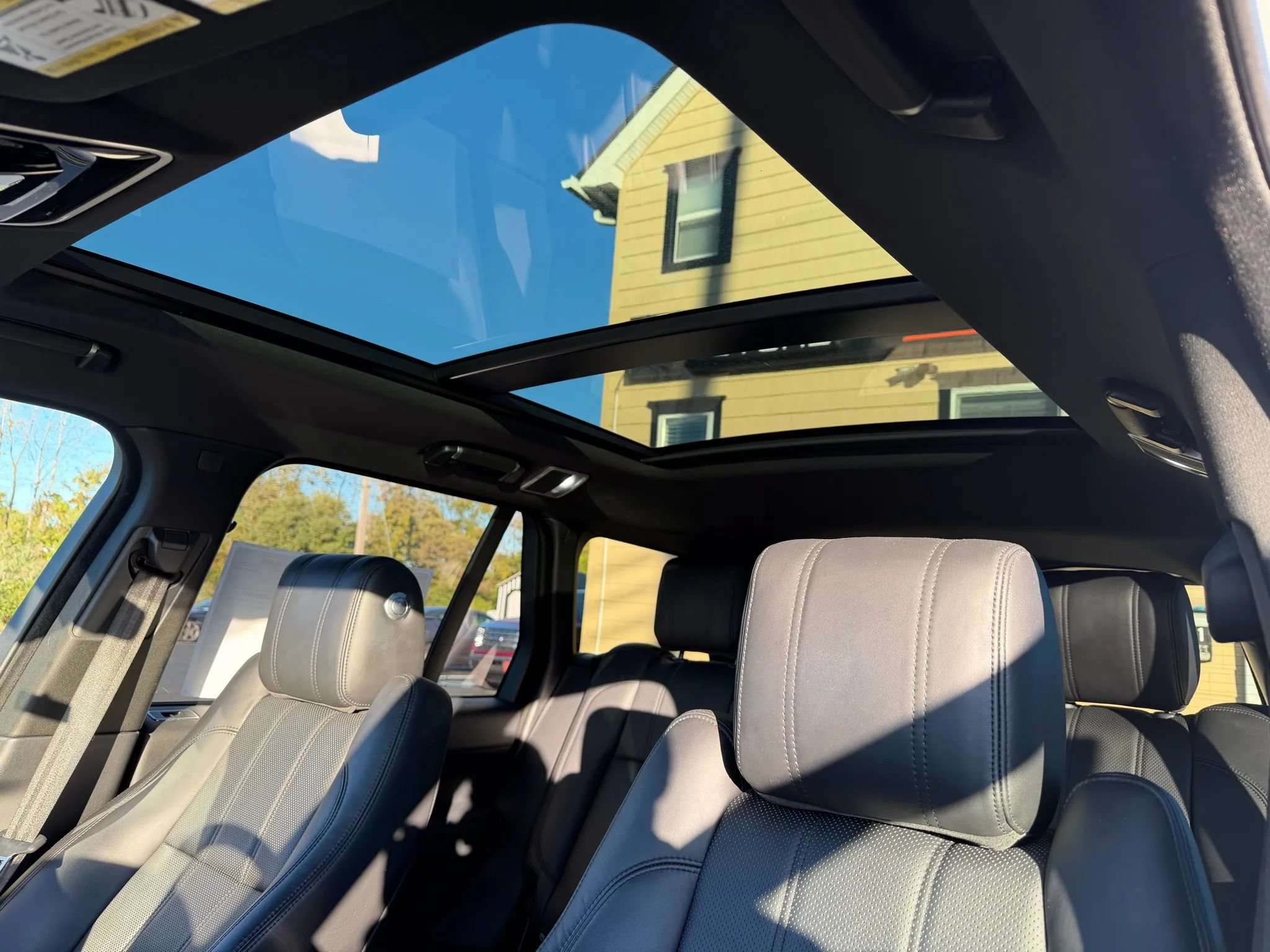 Used 2017 Land Rover Range Rover HSE AWD/4WD image 12