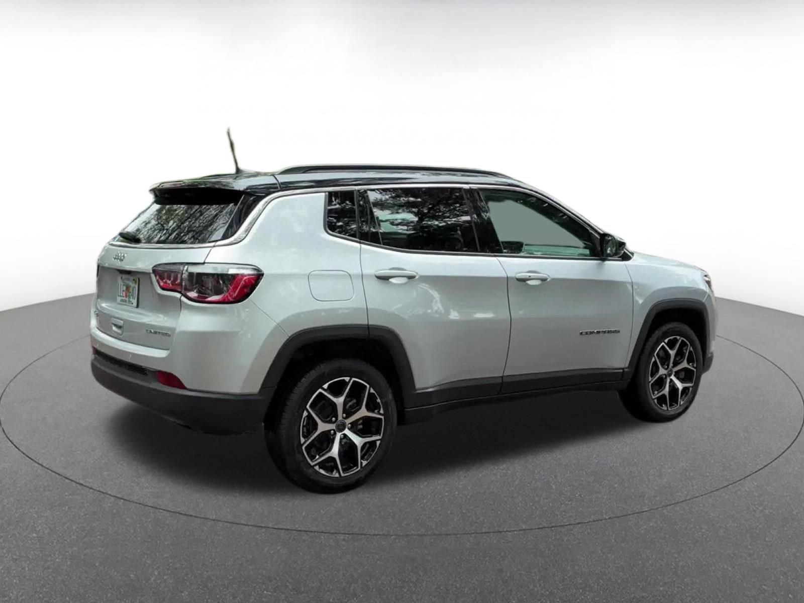 Used 2025 Jeep Compass Limited image 15