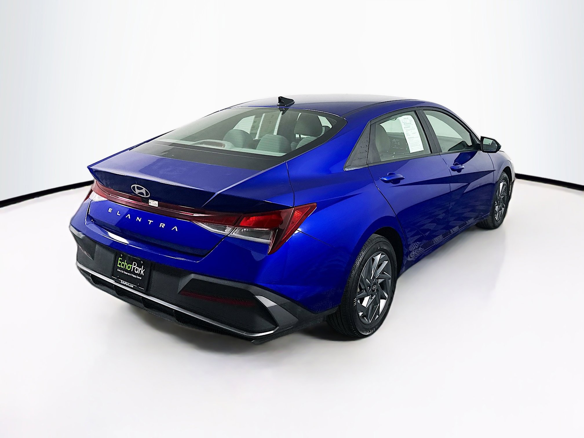 Used 2024 Hyundai Elantra SEL image 9