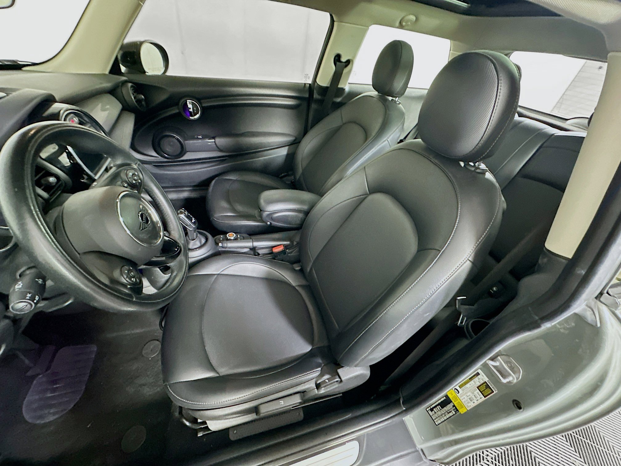 Used 2020 MINI Cooper 2-Door Hardtop image 13