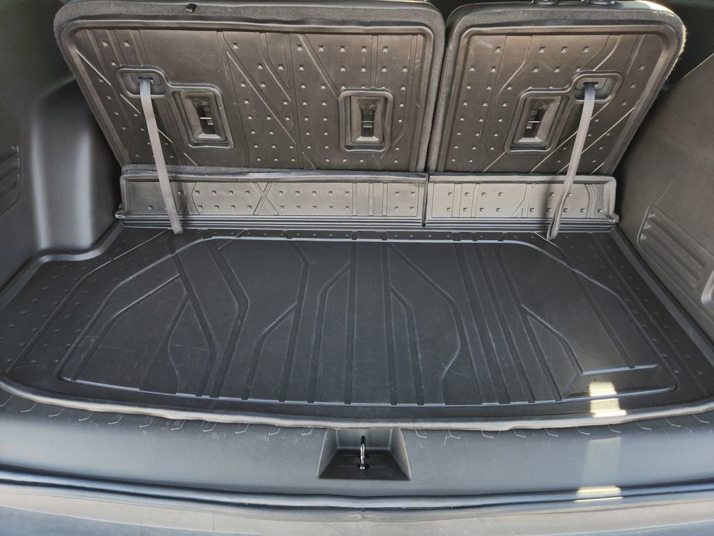 Used 2023 Chevrolet Traverse RS w/ LPO, Floor Liner Package image 37