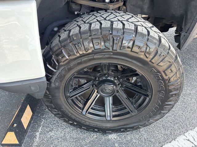 Used 2022 GMC Sierra 2500 AT4 w/ AT4 Preferred Package AWD/4WD image 6