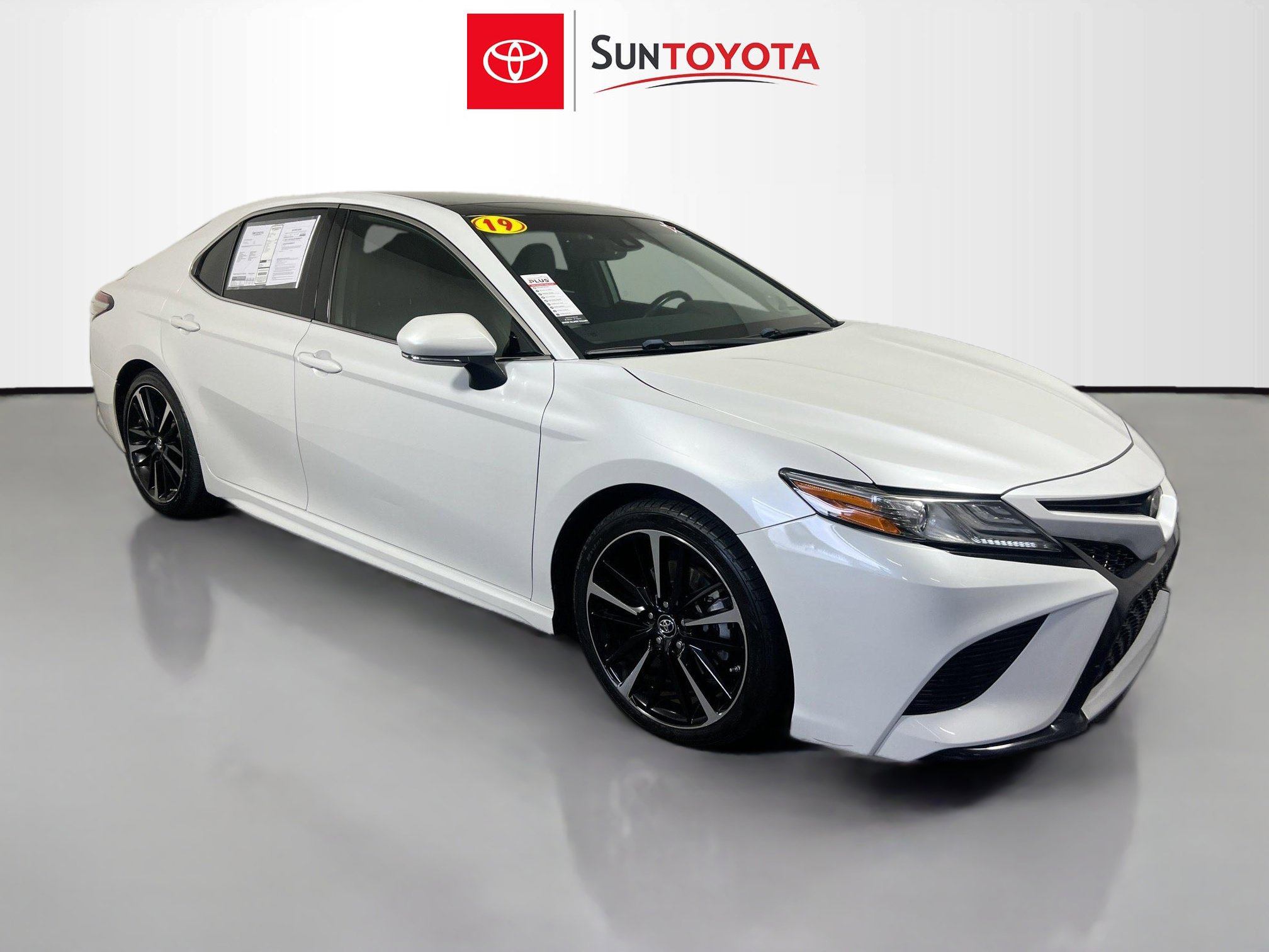 Used 2019 Toyota Camry XSE w/ Navigation Package FWD image 1