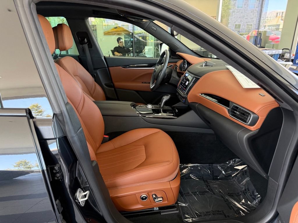 Certified 2022 Maserati Levante GT AWD/4WD image 12