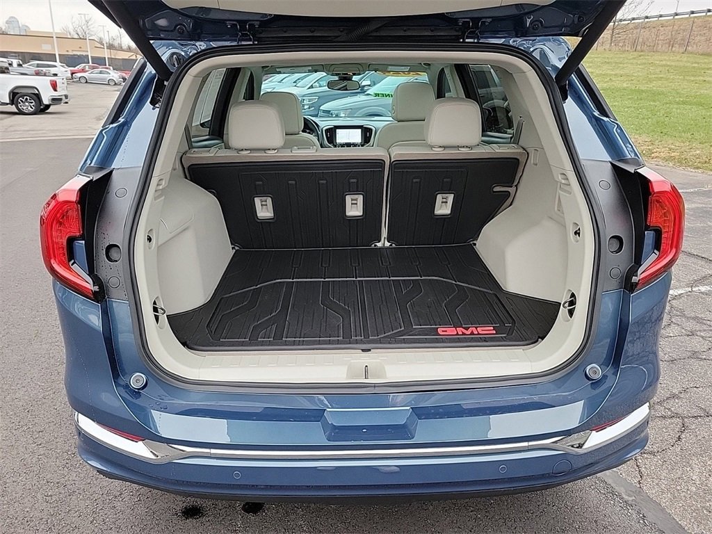 Used 2024 GMC Terrain Denali w/ Denali Premium Package image 7