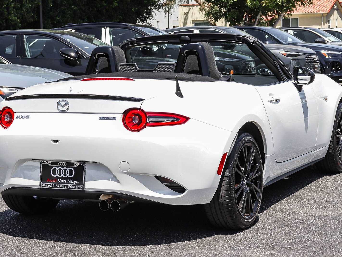 Used 2024 MAZDA MX-5 Miata Club w/ Interior Package RWD image 10