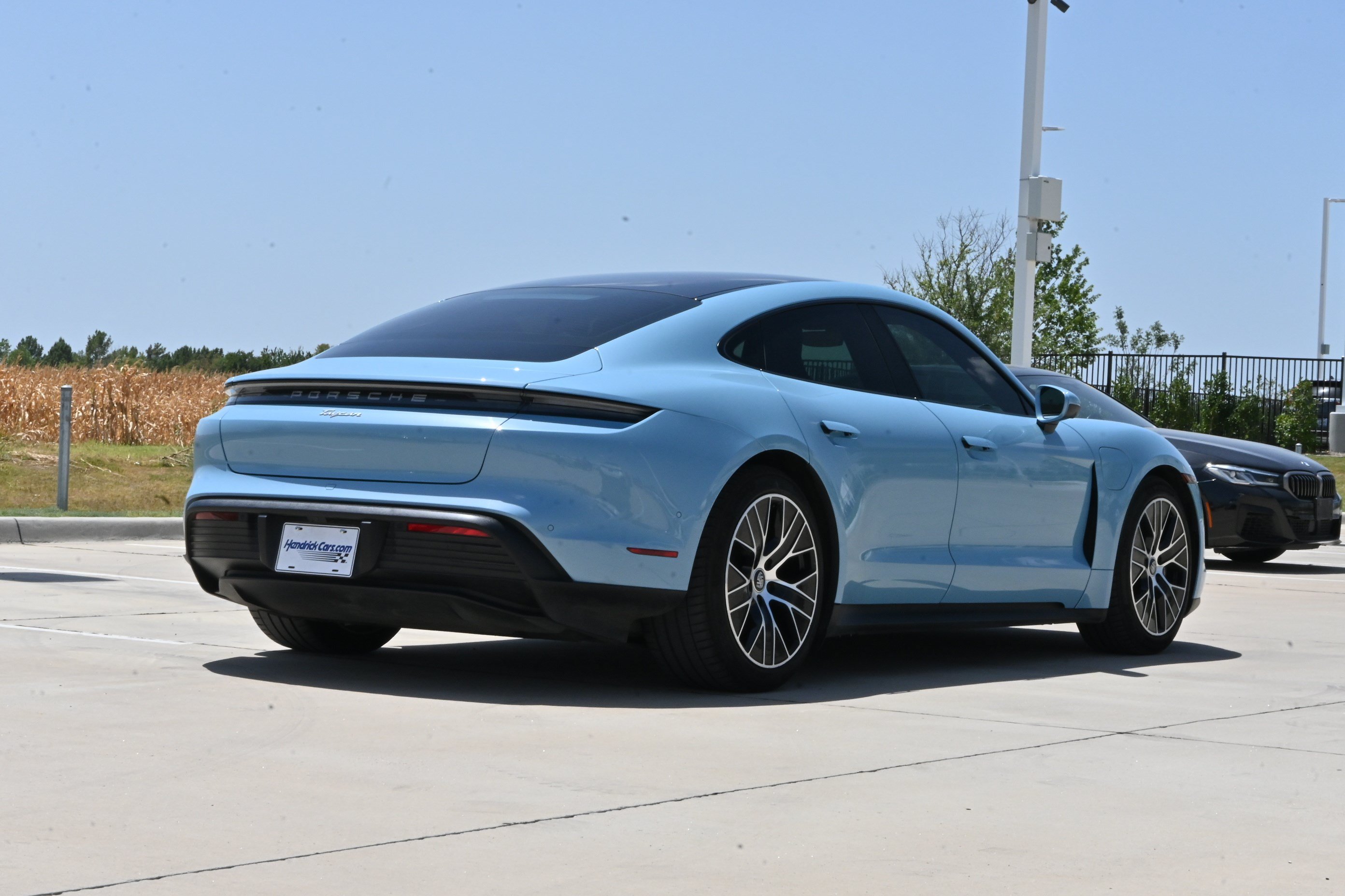 Used 2022 Porsche Taycan RWD image 9