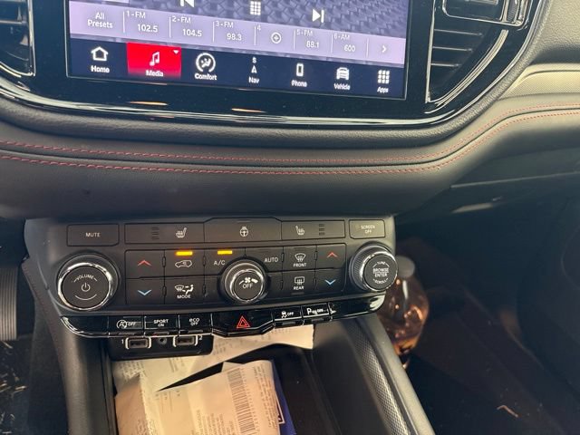 Used 2025 Dodge Durango GT AWD/4WD image 36