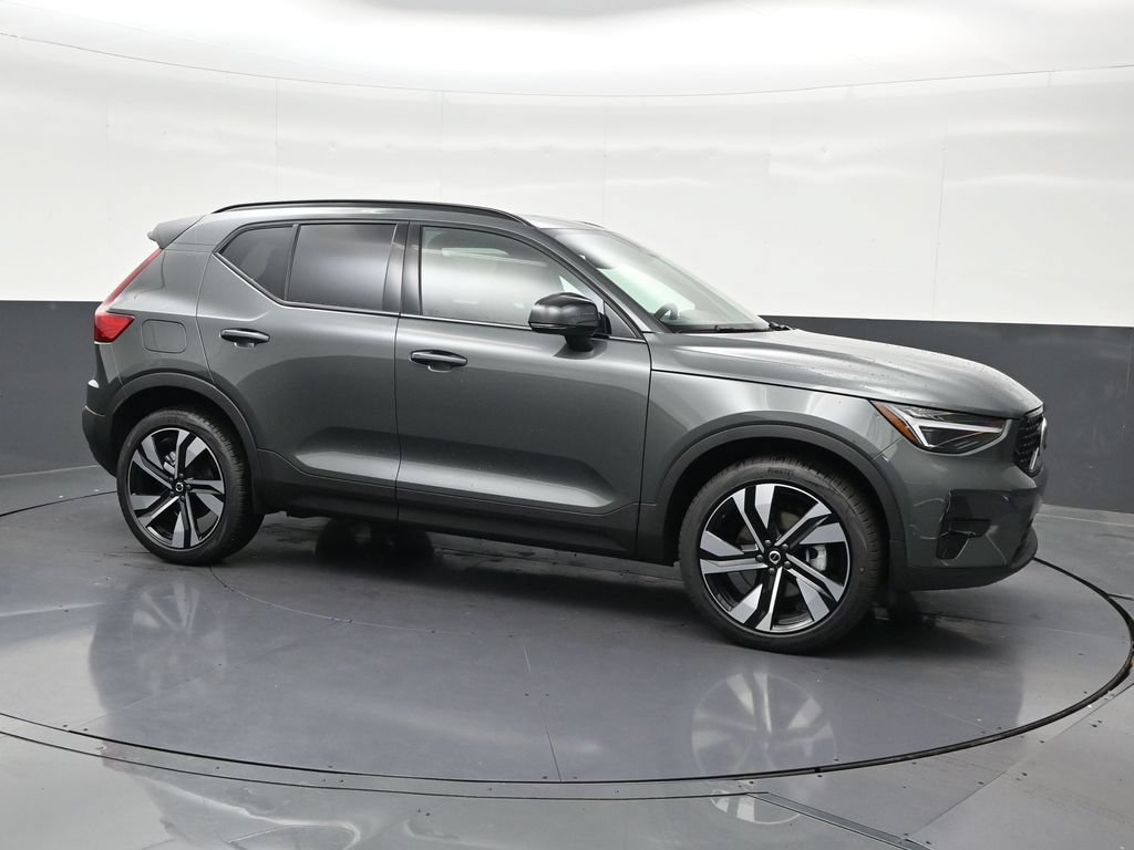 New 2026 Volvo XC40 B5 Plus AWD/4WD image 7