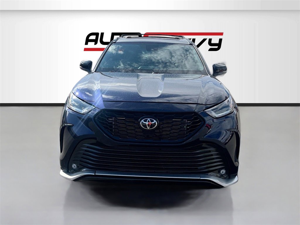 Used 2022 Toyota Highlander XSE image 2