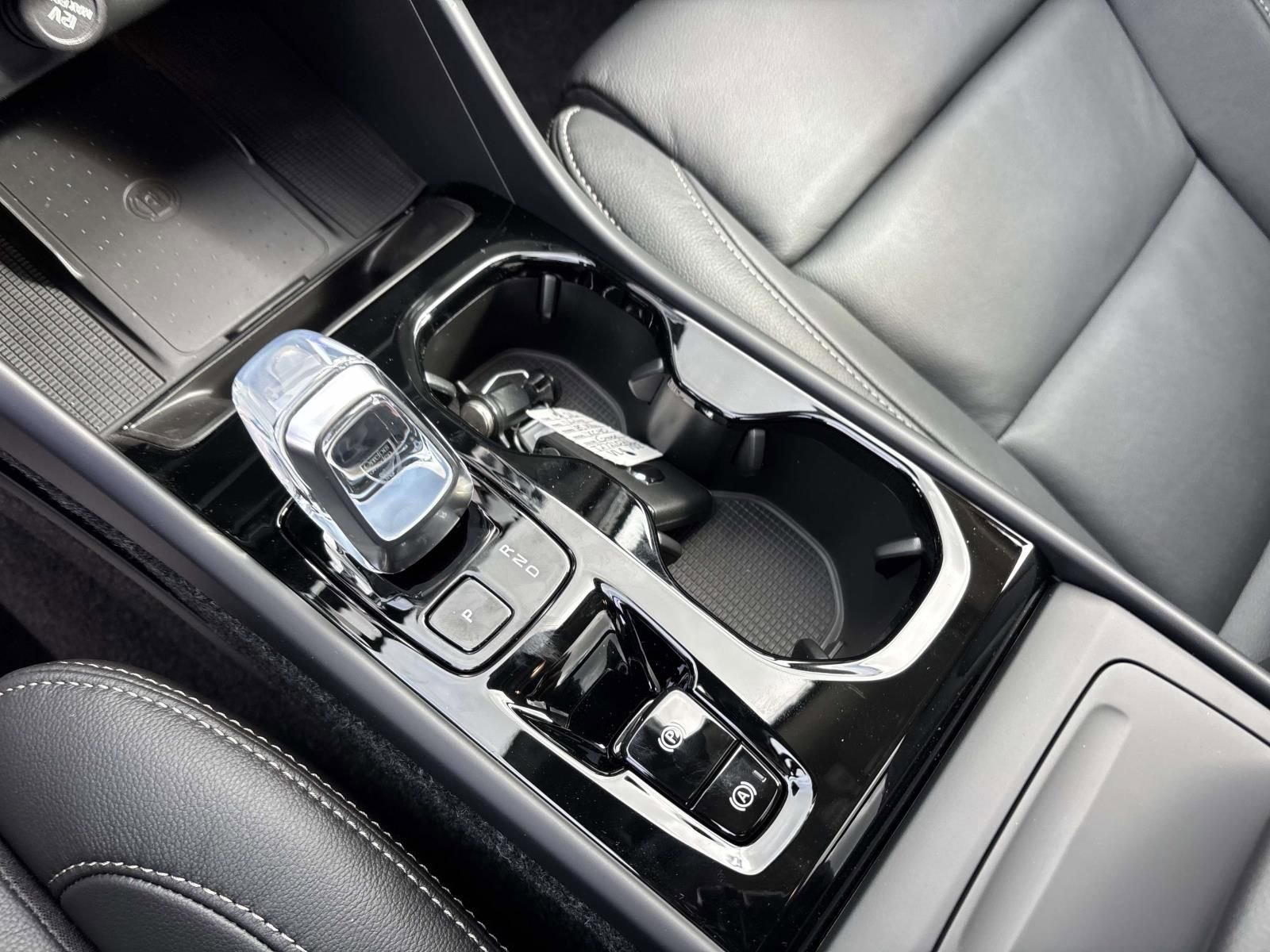 New 2026 Volvo XC40 B5 Ultra w/ Protection Package Premier AWD/4WD image 23