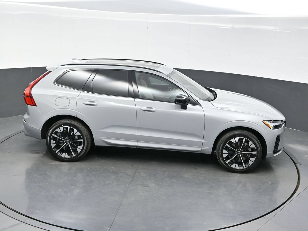 New 2026 Volvo XC60 T8 Plus w/ Climate Package PRO AWD/4WD image 36