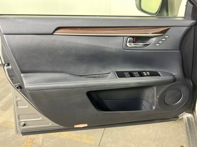 Used 2016 Lexus ES 350 w/ Luxury Package w/Wood Trim image 19