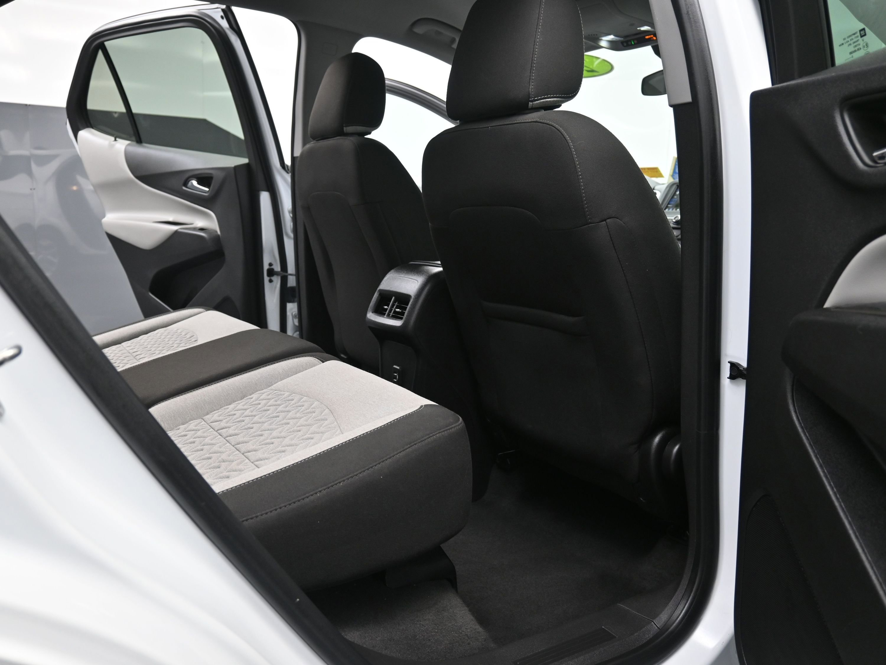 Used 2022 Chevrolet Equinox LS w/ LS Convenience Package image 24