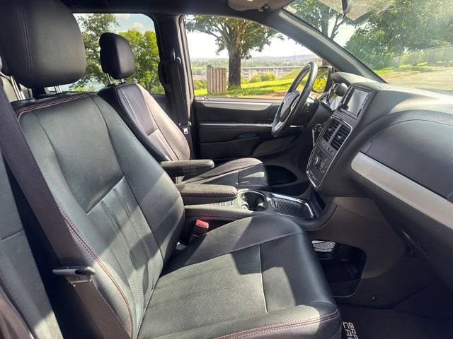 Used 2016 Dodge Grand Caravan R/T FWD image 10