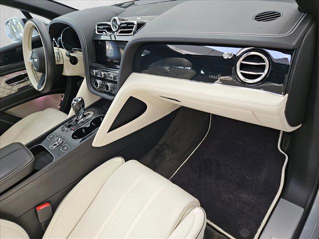 Used 2022 Bentley Bentayga image 19