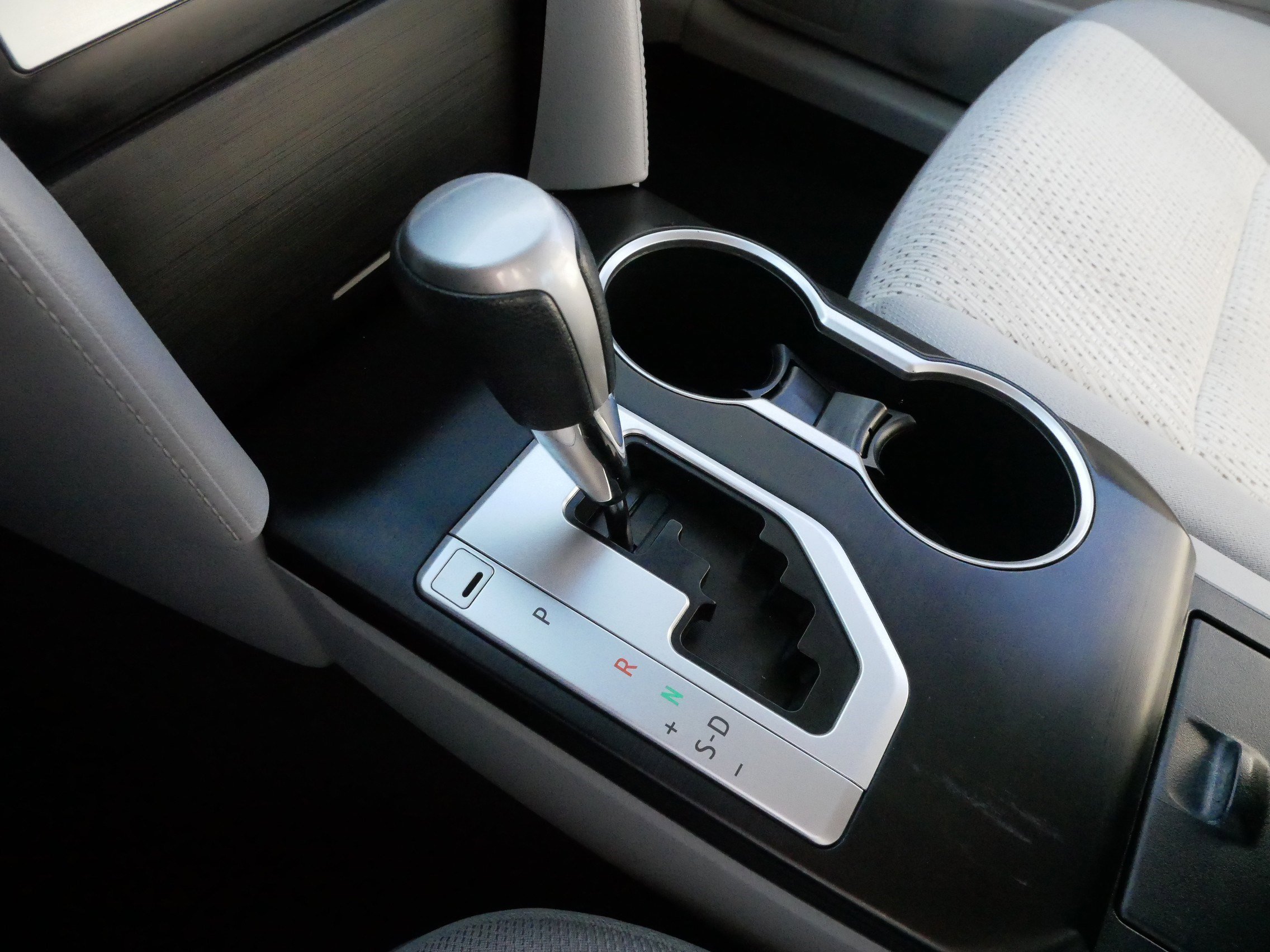 Used 2013 Toyota Camry LE image 24