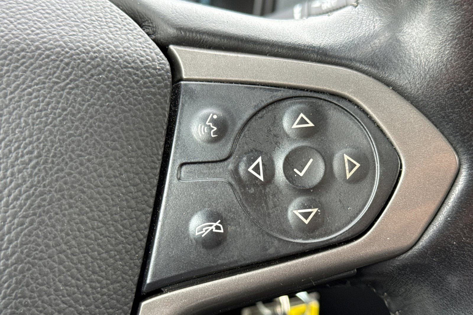 Used 2022 Chevrolet Colorado Z71 AWD/4WD image 24