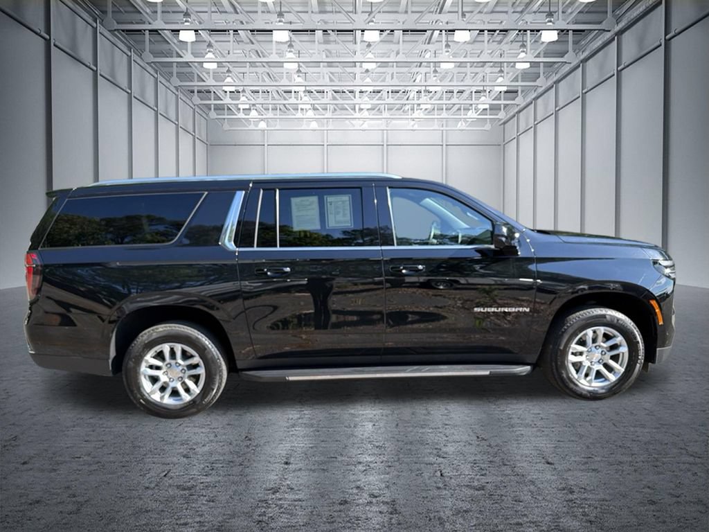 Used 2025 Chevrolet Suburban LT AWD/4WD image 6