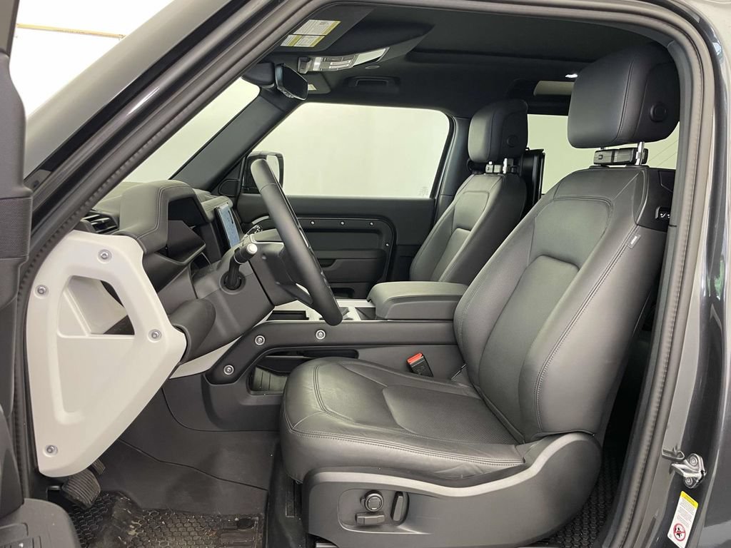 Used 2025 Land Rover Defender 90 X-Dynamic SE AWD/4WD image 5