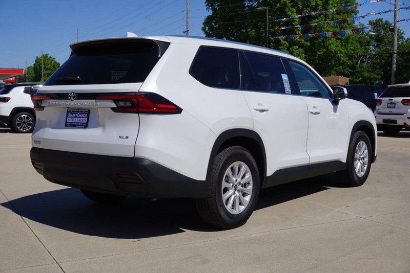 Used 2025 Toyota Grand Highlander FWD image 3